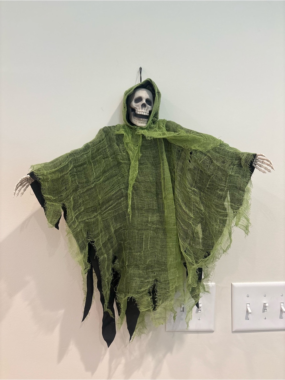 Halloween Hanging Decor Floating Green Hooded Skeleton